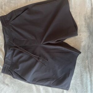 lululemon license to train short Large 8in inseam